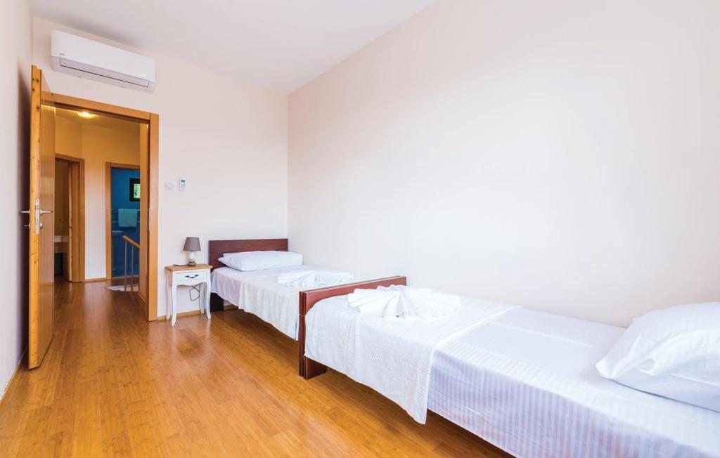 Port Adria Apartments Kamenari Exterior photo